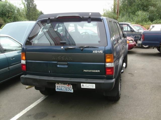 1994 Nissan Pathfinder 4dr Sdn Manual W/navist Sedan