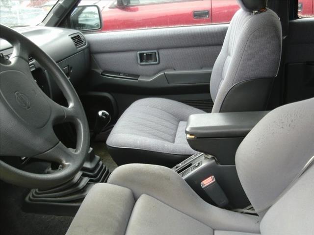 1994 Nissan Pathfinder 4dr Sdn Manual W/navist Sedan