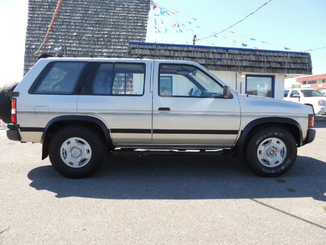 1994 Nissan Pathfinder SE