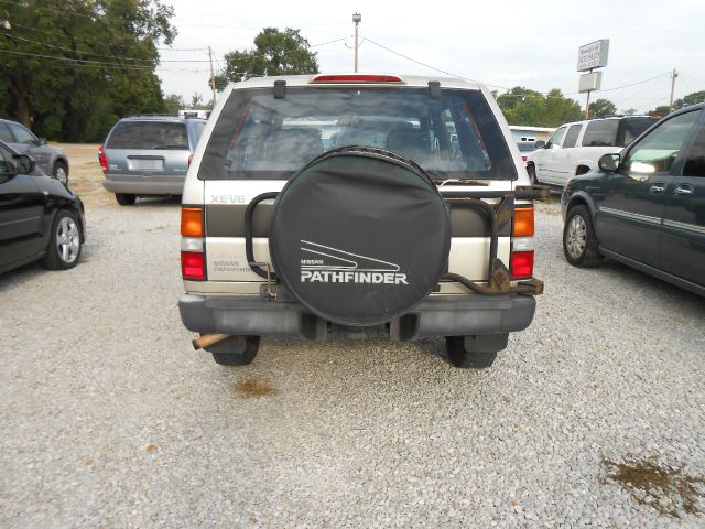 1995 Nissan Pathfinder 4WD 4dr SUV Alpha