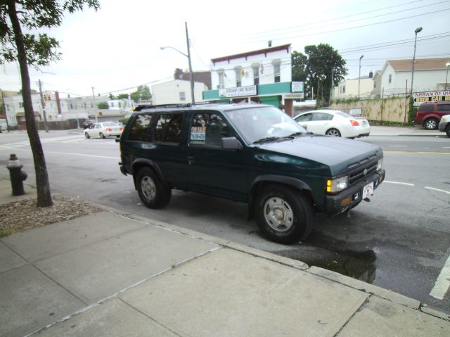 1995 Nissan Pathfinder 4dr Quad Cab HD