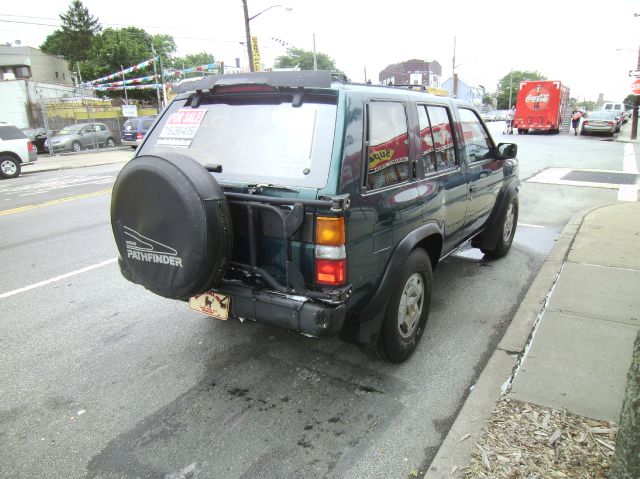 1995 Nissan Pathfinder 4dr Quad Cab HD