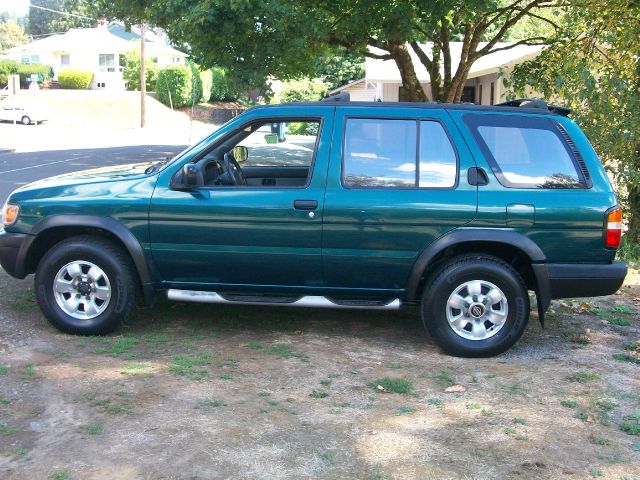 1996 Nissan Pathfinder SE