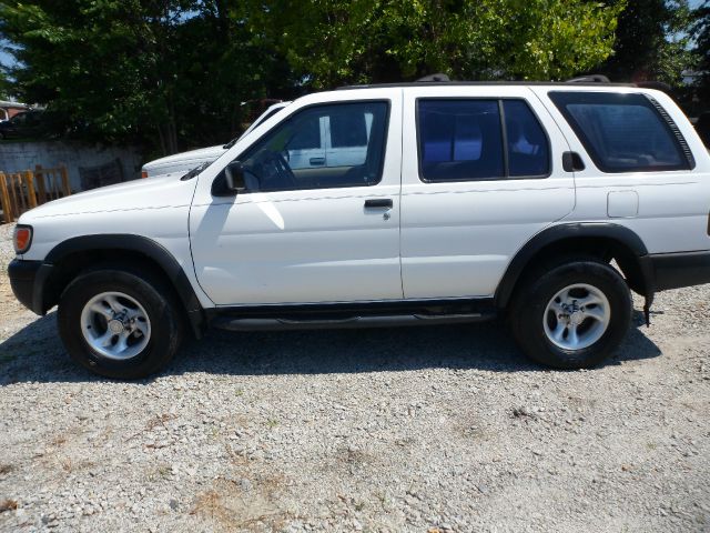 1996 Nissan Pathfinder 4WD 4dr SUV Alpha