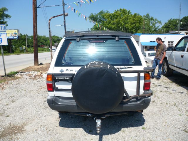 1996 Nissan Pathfinder 4WD 4dr SUV Alpha