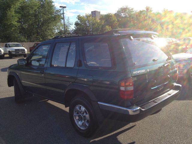 1996 Nissan Pathfinder 4dr Quad Cab HD