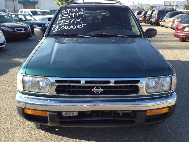 1996 Nissan Pathfinder 4dr Quad Cab HD