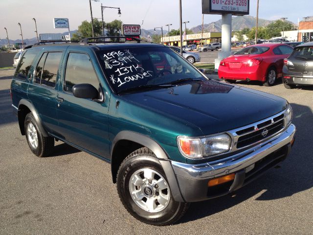 1996 Nissan Pathfinder 4dr Quad Cab HD