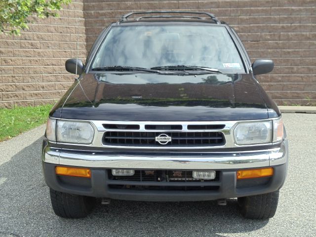 1996 Nissan Pathfinder 4dr Quad Cab HD