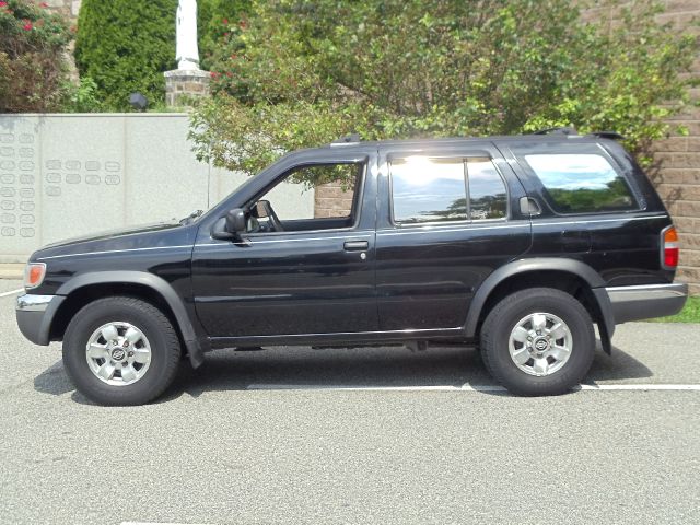 1996 Nissan Pathfinder 4dr Quad Cab HD