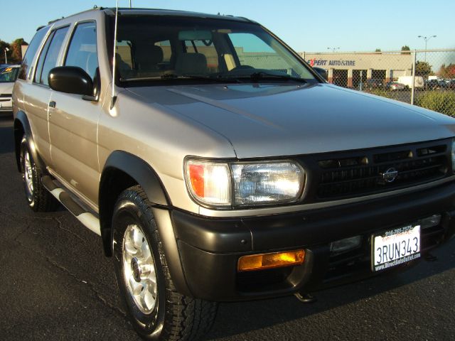 1996 Nissan Pathfinder EX-L AWD