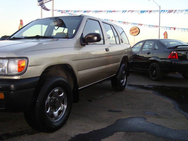 1996 Nissan Pathfinder 4WD 4dr SUV Alpha