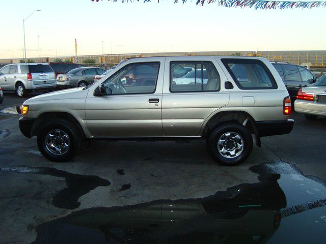 1996 Nissan Pathfinder 4WD 4dr SUV Alpha