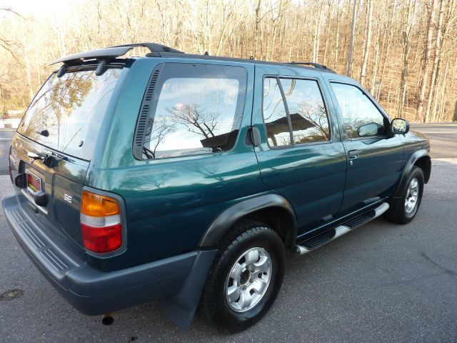 1996 Nissan Pathfinder EX-L AWD