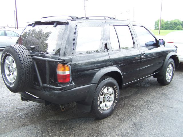 1996 Nissan Pathfinder 4dr Quad Cab HD