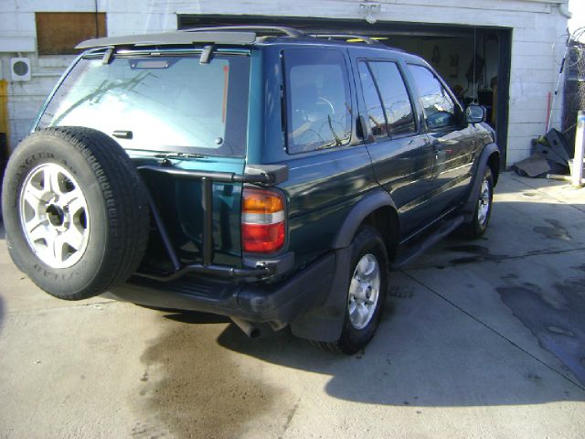 1997 Nissan Pathfinder 4dr Quad Cab HD