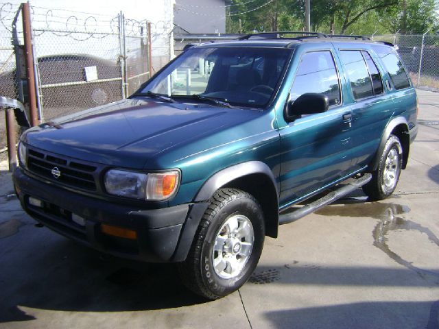 1997 Nissan Pathfinder 4dr Quad Cab HD