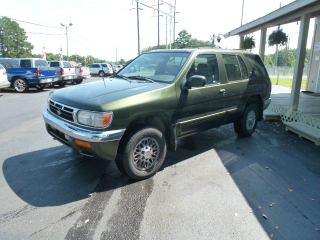 1997 Nissan Pathfinder 4WD 4dr SUV Alpha