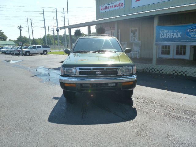 1997 Nissan Pathfinder 4WD 4dr SUV Alpha