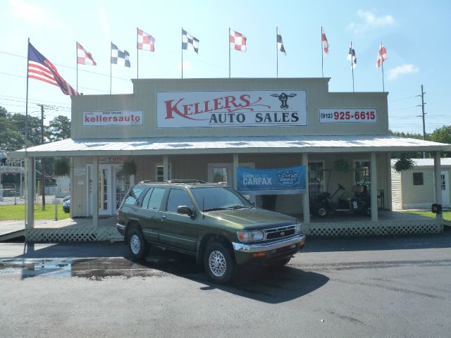 1997 Nissan Pathfinder 4WD 4dr SUV Alpha