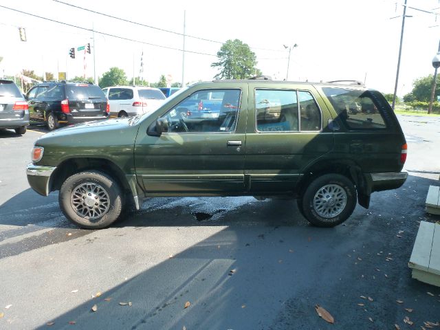 1997 Nissan Pathfinder 4WD 4dr SUV Alpha