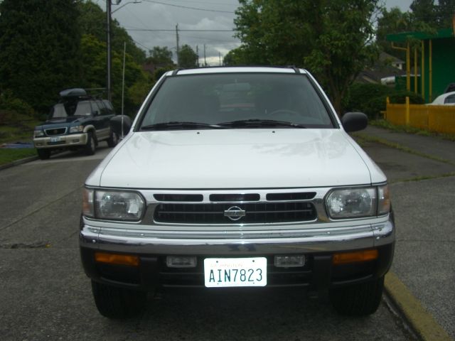 1997 Nissan Pathfinder 4dr Quad Cab HD