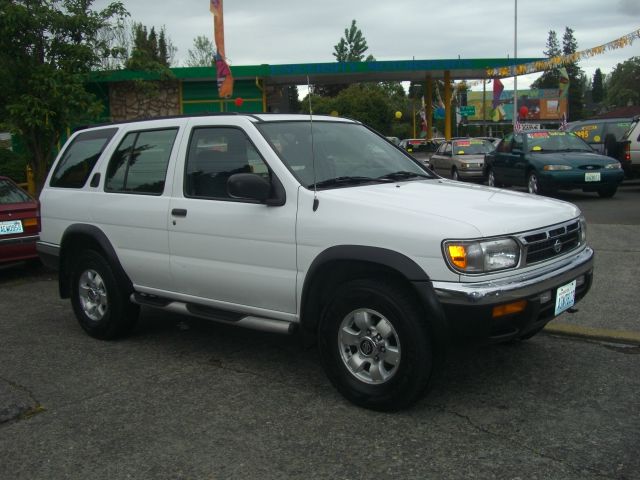 1997 Nissan Pathfinder 4dr Quad Cab HD