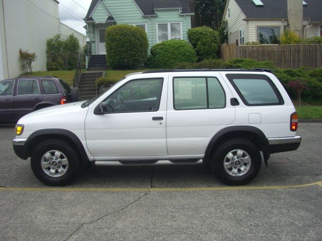 1997 Nissan Pathfinder 4dr Quad Cab HD