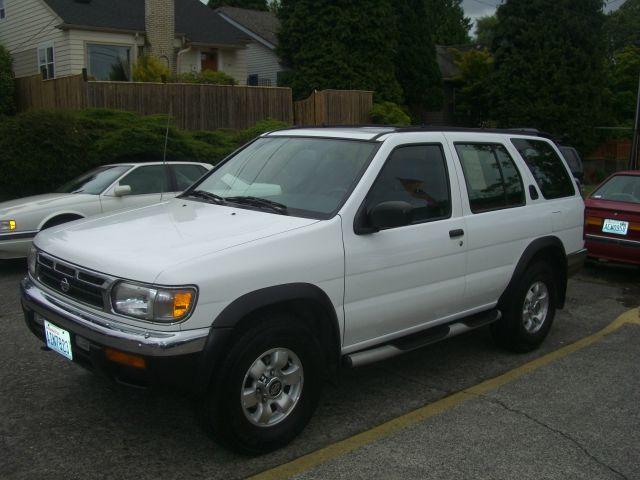 1997 Nissan Pathfinder 4dr Quad Cab HD
