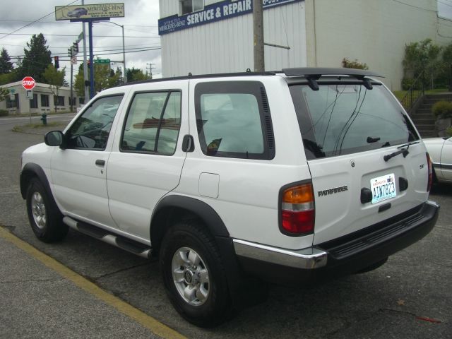 1997 Nissan Pathfinder 4dr Quad Cab HD
