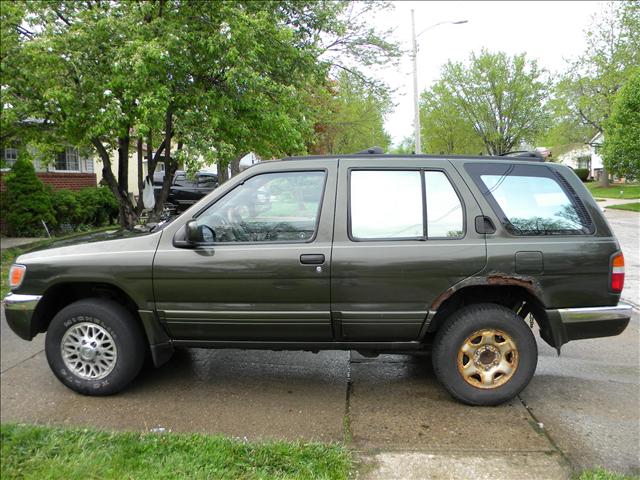 1997 Nissan Pathfinder X