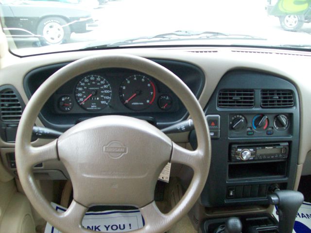 1997 Nissan Pathfinder 4dr Quad Cab HD