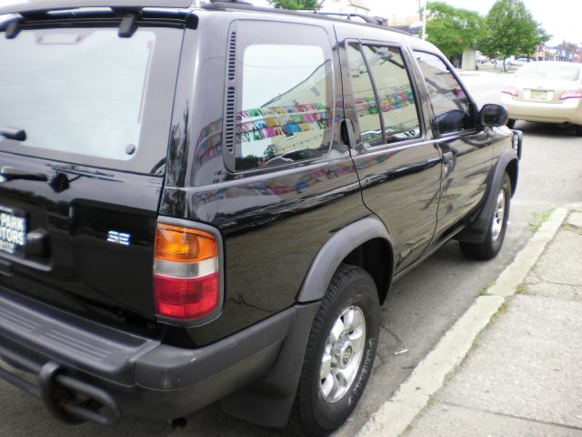 1998 Nissan Pathfinder EX-L W/ DVD System