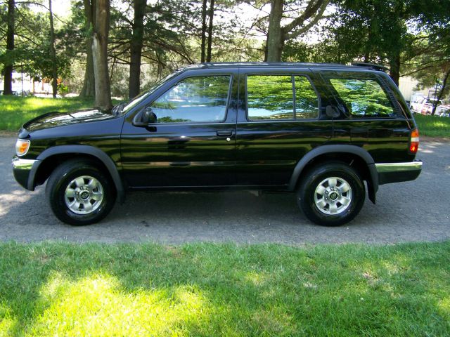 1998 Nissan Pathfinder EX-L W/ DVD System