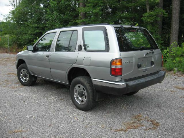 1998 Nissan Pathfinder EX-L W/ DVD System