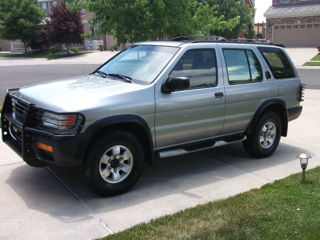 1999 Nissan Pathfinder EX-L W/ DVD System