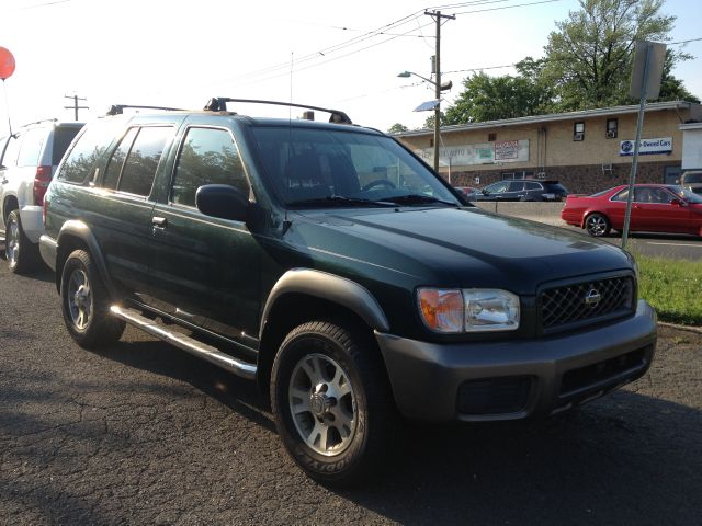 1999 Nissan Pathfinder AWD W/leatherroof (7pass)