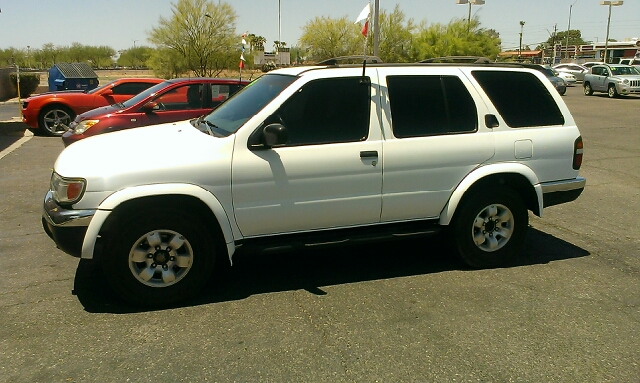 1999 Nissan Pathfinder LX V-6