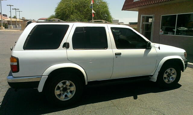 1999 Nissan Pathfinder LX V-6