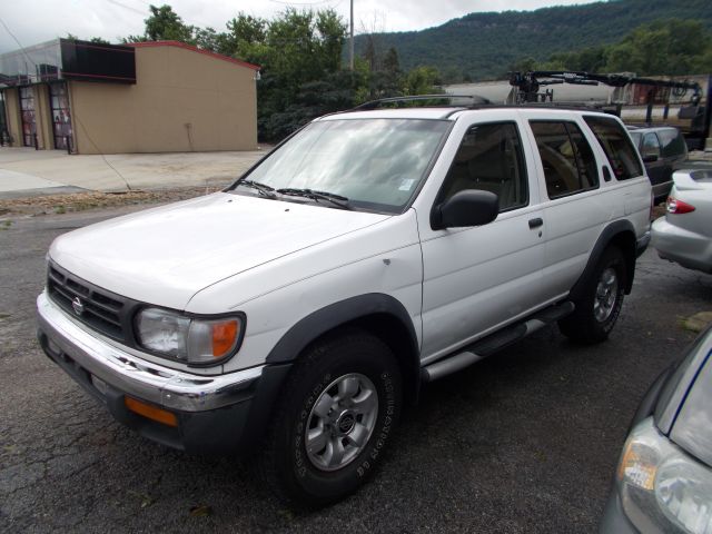 1999 Nissan Pathfinder EX-L W/ DVD System