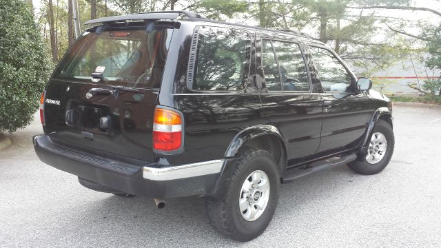 1999 Nissan Pathfinder LS Flex Fuel 4x4 This Is One Of Our Best Bargains