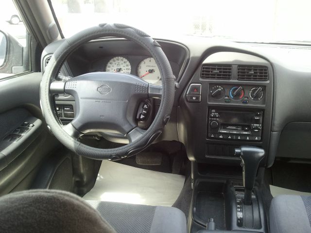 2000 Nissan Pathfinder Cougar