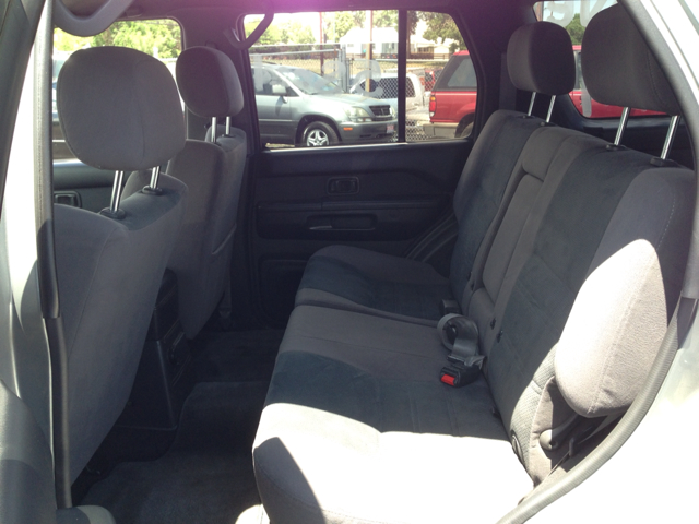 2000 Nissan Pathfinder AWD W/leatherroof (7pass)