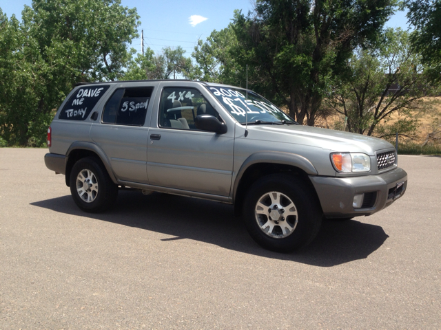 2000 Nissan Pathfinder AWD W/leatherroof (7pass)