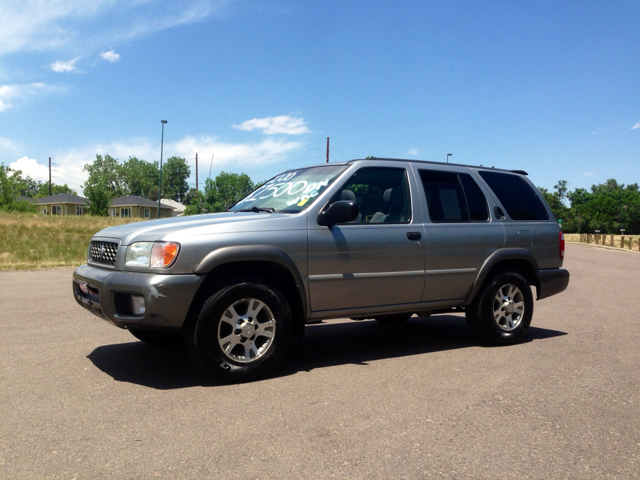 2000 Nissan Pathfinder AWD W/leatherroof (7pass)