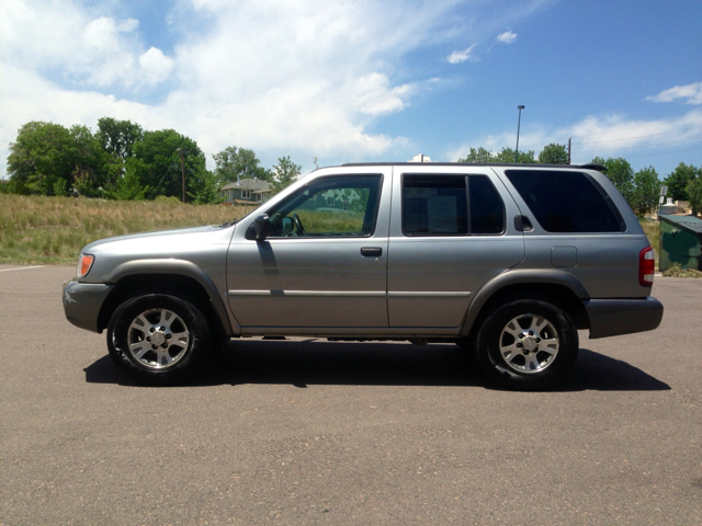 2000 Nissan Pathfinder AWD W/leatherroof (7pass)