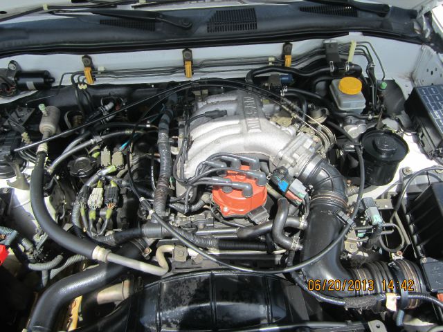 2000 Nissan Pathfinder LX V-6