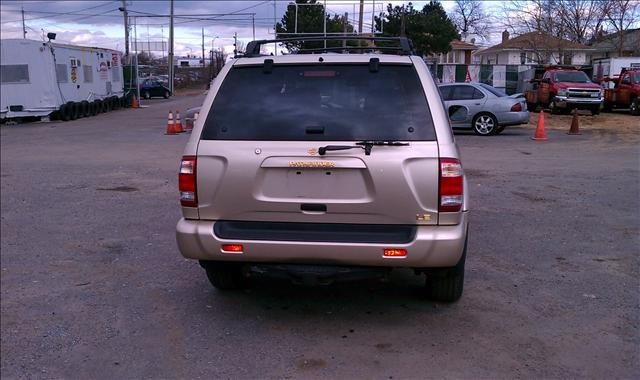 2000 Nissan Pathfinder X