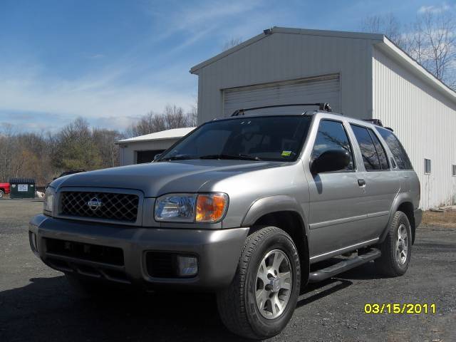 2000 Nissan Pathfinder SE