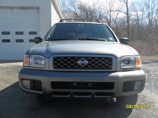 2000 Nissan Pathfinder SE